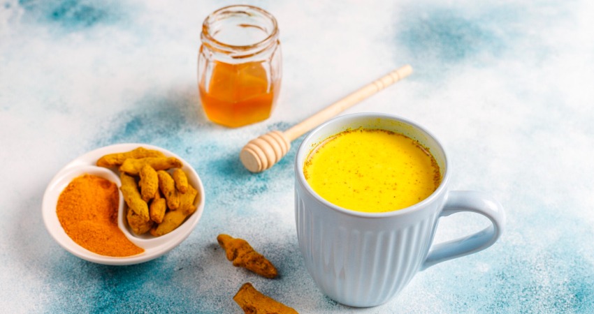 معجون تقویت سیستم ایمنی بدن 8 معجون شیر زردچوبه و عسل برای تقویت سیستم ایمنی