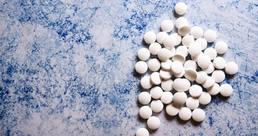 برای جذب بهتر کلسیم چه بخوریم؟ ترکیبهای غذایی و مکملهای ضروری 2 نقش ویتامین K در سلامت استخوانها